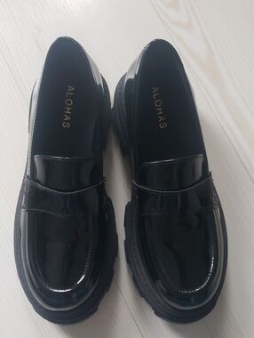 Alohas Trailblazer Black Patent Chunky Loafers Size 39 8-8.5 US